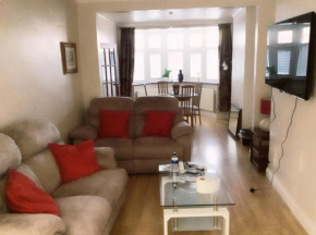 Bexleyheath Town Centre Four bedrooms, Five Beds House